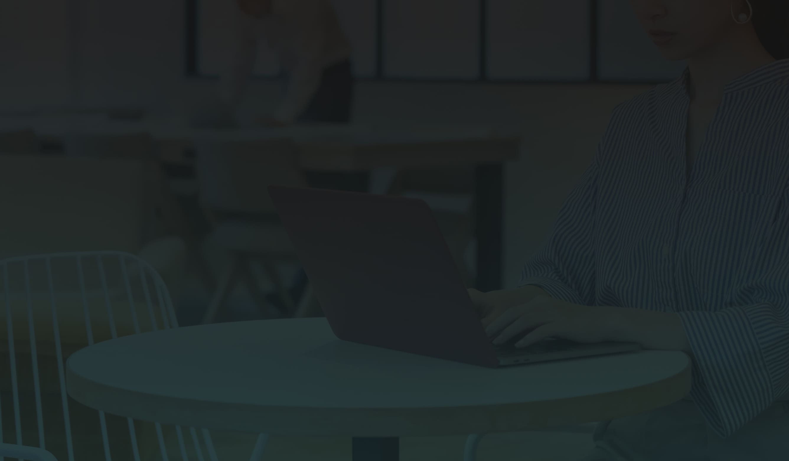 仕事をしている様子